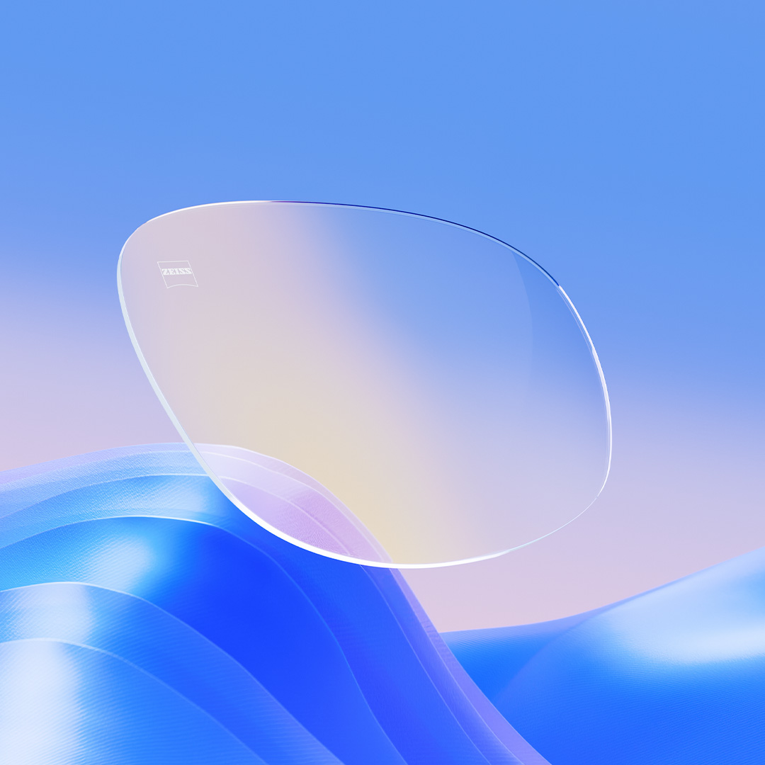 Crystal clear lenses featuring ZEISS DuraVision Gold UV coating with a subtle golden reflex.