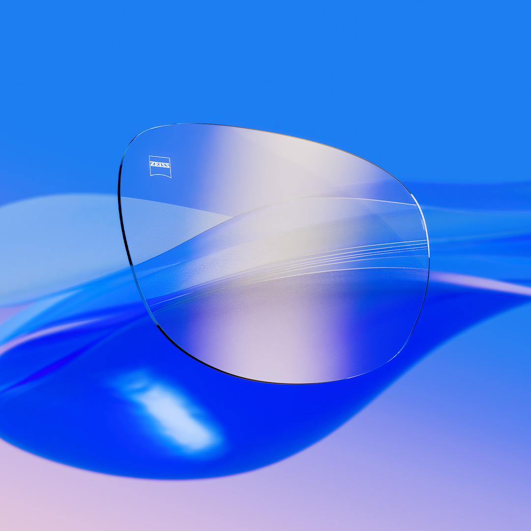 Crystal clear lenses featuring ZEISS DuraVision Gold UV coating with a subtle golden reflex.