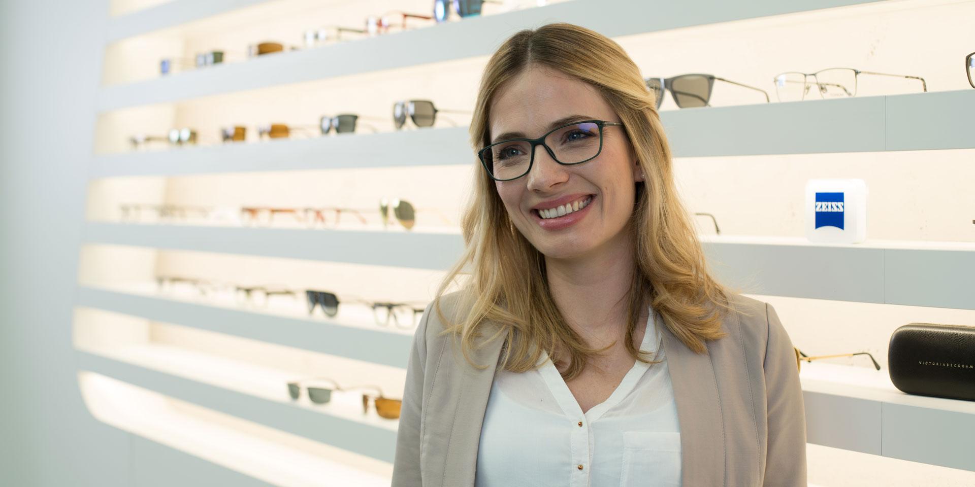 Tips for buying eyeglasses: How to find the correct glasses for you.