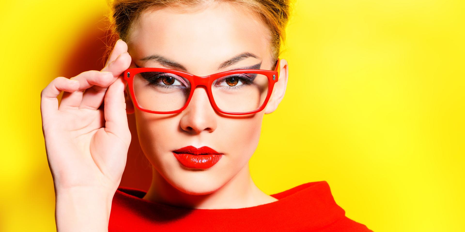 Make-up tips for eyeglass wearers and contact lenses wearers