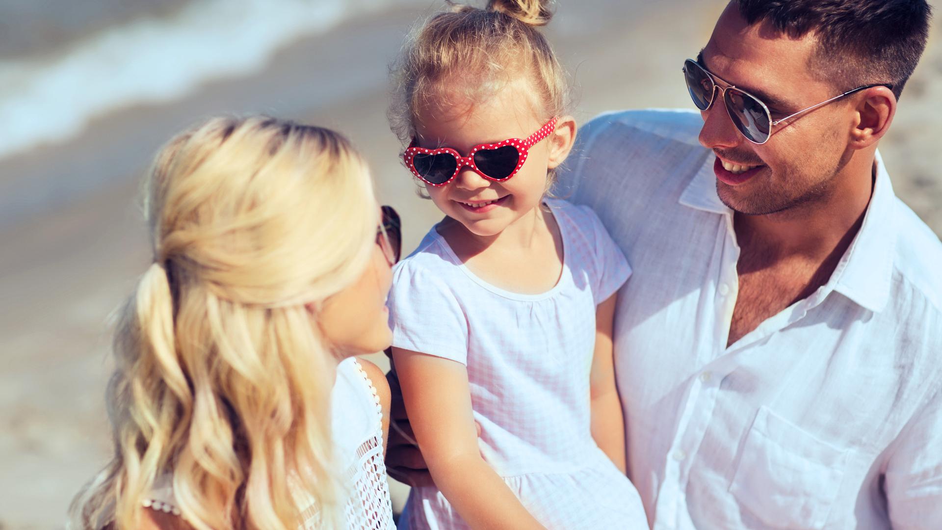 Plus qu’un accessoire de mode: la protection solaire pour les yeux d'enfants 