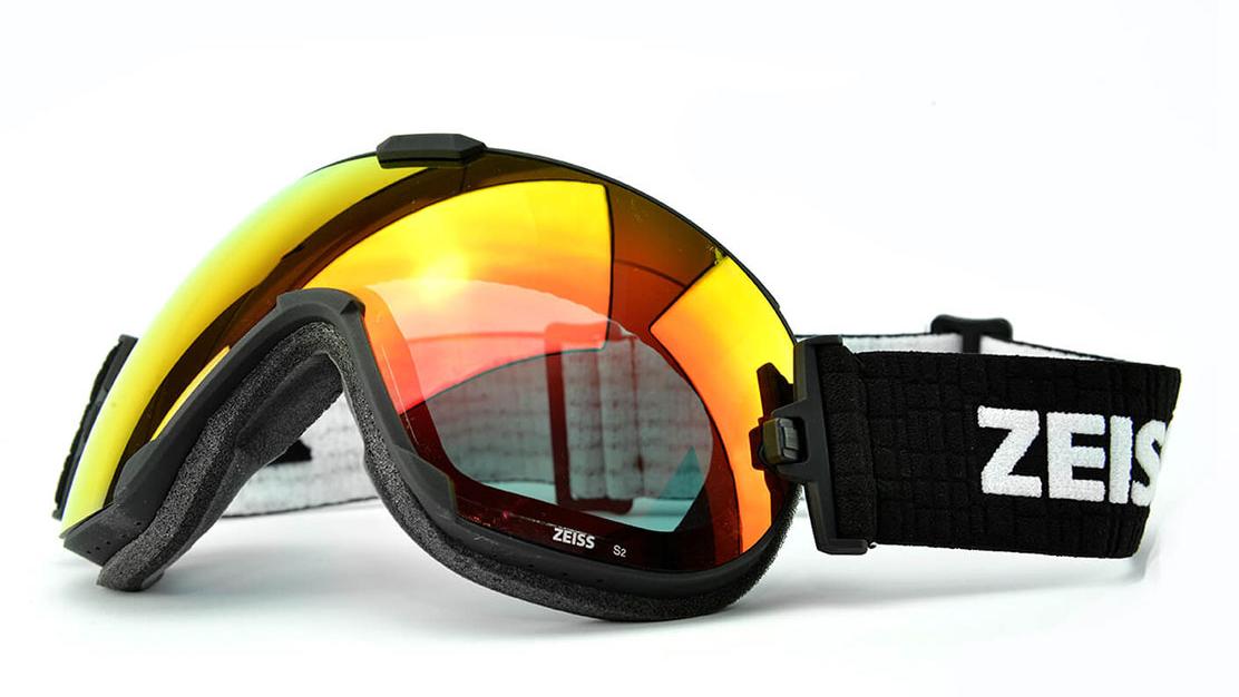 Ski goggles with lenses from ZEISS Vision Care: Safety first