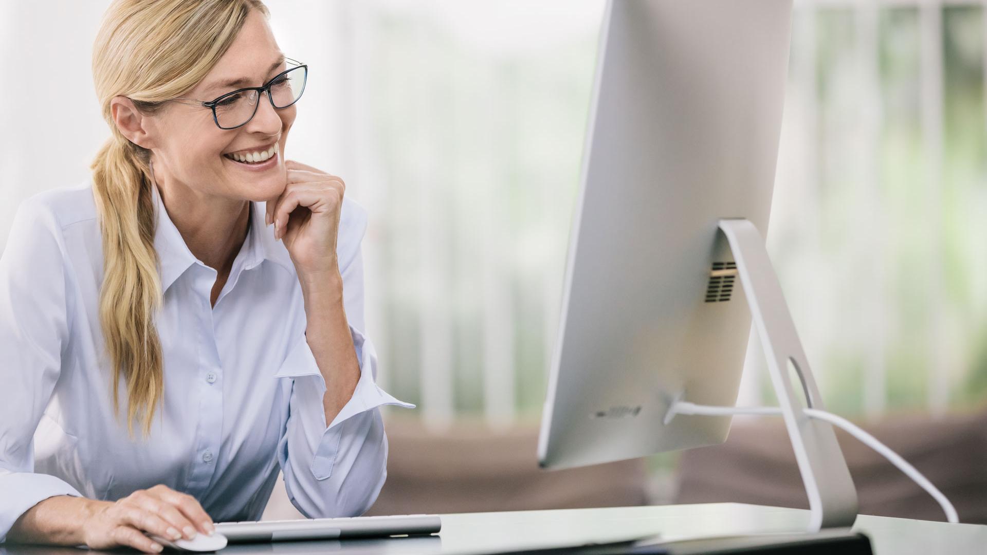 Lunettes pour ordinateur : indispensables à votre poste de travail