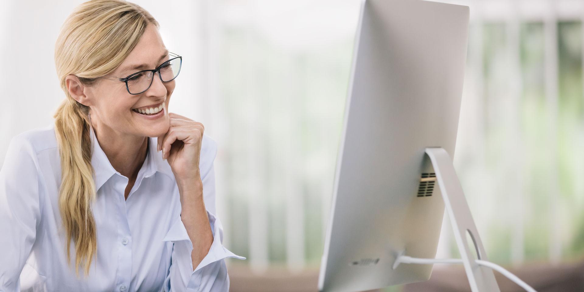 Lunettes pour ordinateur : indispensables à votre poste de travail