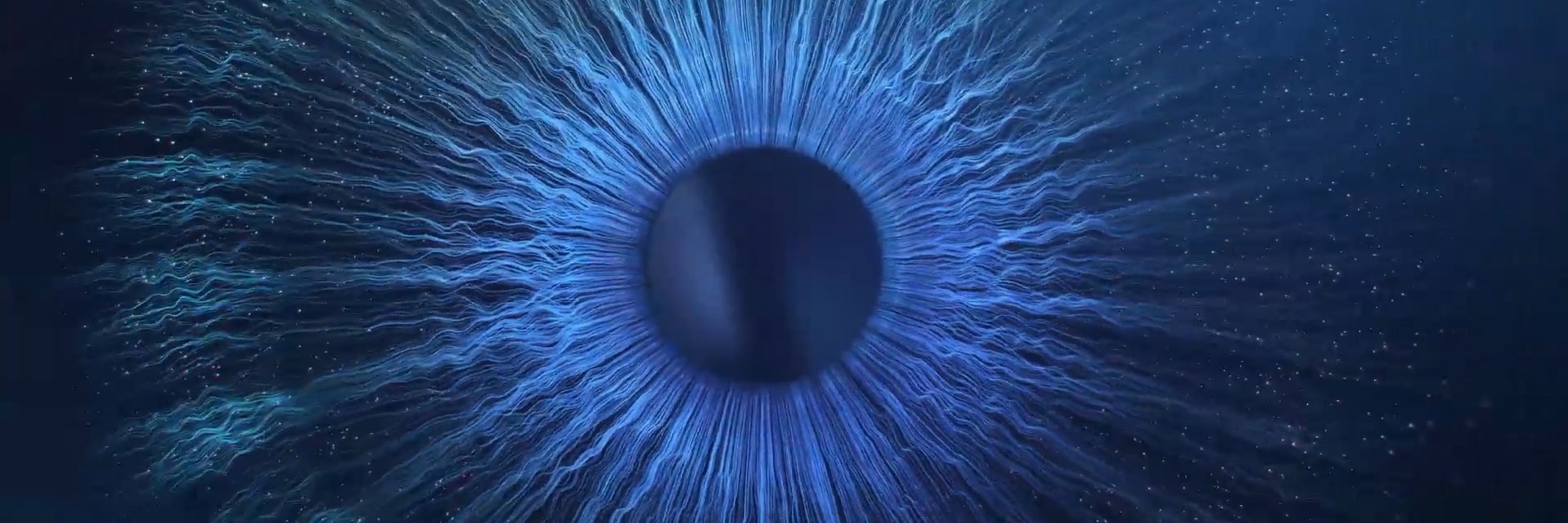 Animation Dépasser les limites de l'imagination - zoom sur un œil bleu dans le noir.