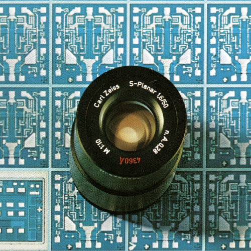 An image of a ZEISS S-Planar lens on top of microstructures. 